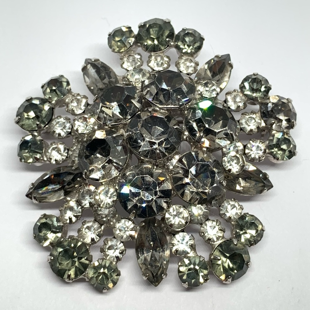 Vintage Verified D&E Juliana grey and clear rhinestone brooch